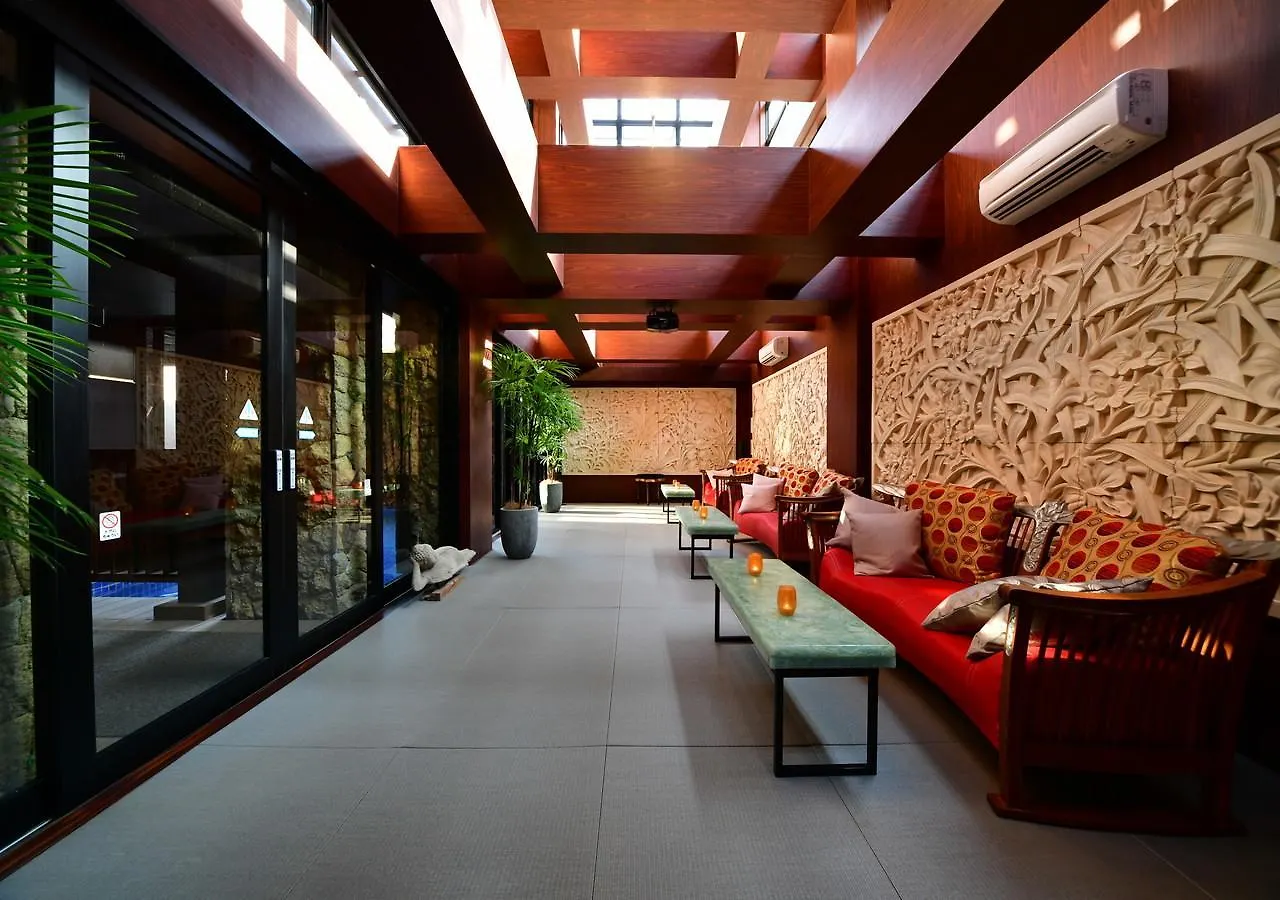 Balinese Onsen Ryokan Hakone Airu 4*,